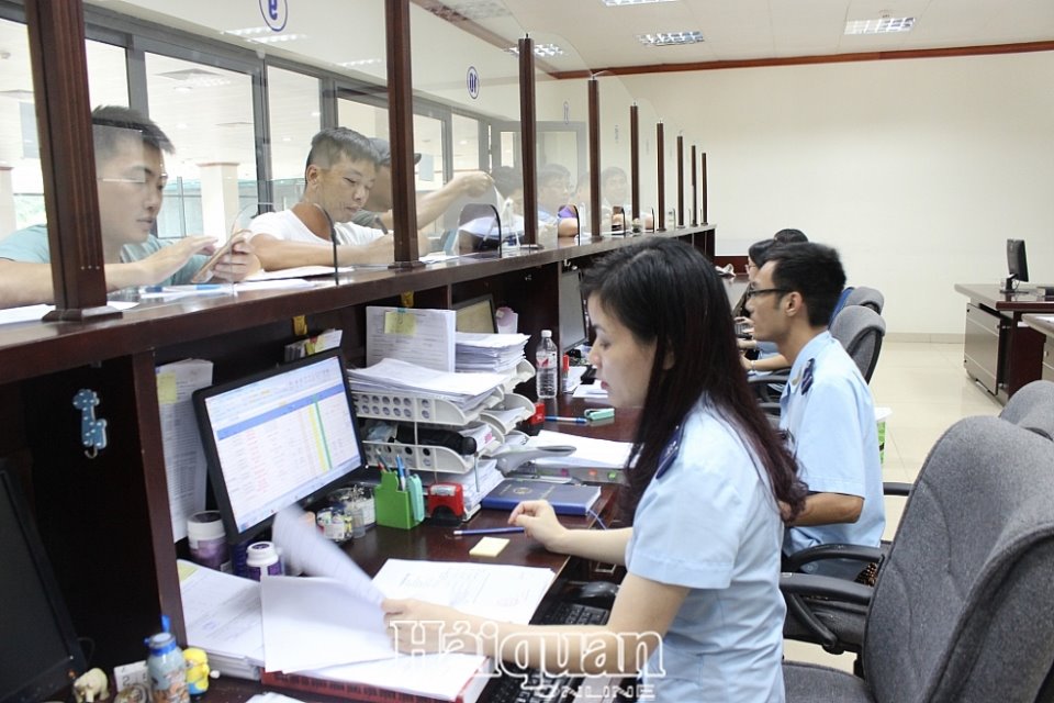 CBCC Hải quan Hữu Nghị hướng dẫn Doanh nghiệp làm thủ tục hải quan.