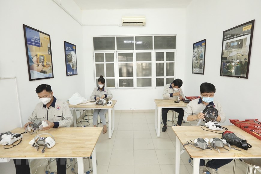 Nhóm kỹ sư của Viện Trang thiết bị và Công trình Y tế (Bộ Y tế) nghiên cứu thành công và đang sản xuất 100 thiết bị đầu tiên.