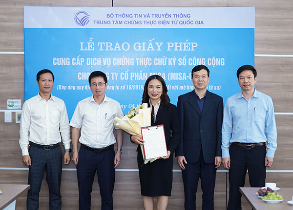 Đại diện Bộ Công an, Ban Cơ yếu Chính phủ, Bộ TTTT và Công ty Cổ phần MISA tại buổi lễ