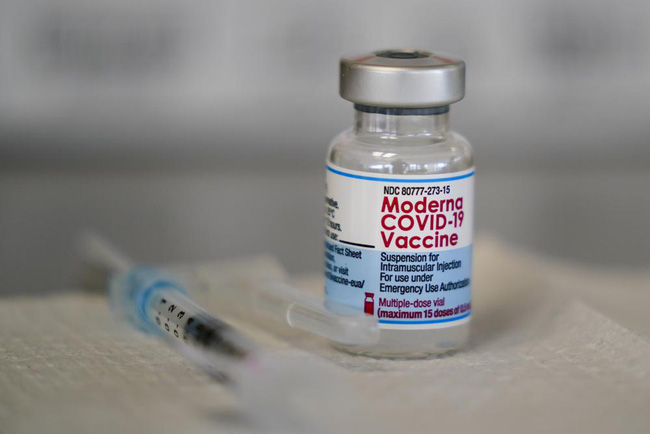 Mỹ phê duyệt đầy đủ vaccine COVID-19 của Moderna